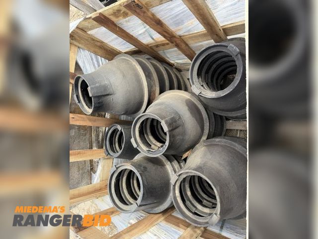 Lot 30-5789 - Lot including (20) 7" x 11 1/4", and (12) 6 3/4" x 11 1/4" cast iron reducers.