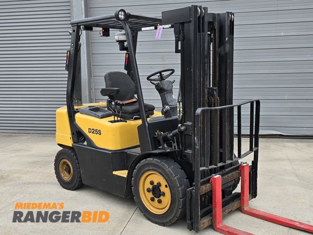 Lot 30-256 - 2006 Doosan 5,000lbs Capacity Diesel Pneumatic Forklift - See Video for Operation