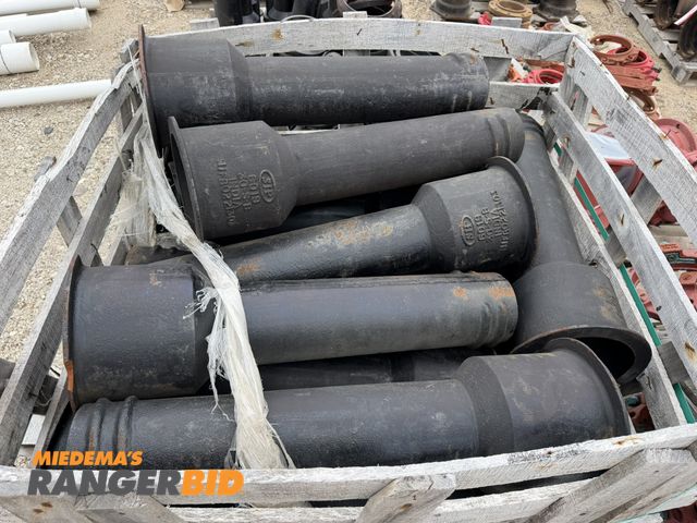 Lot 30-5836 - Lot of approx. (27) SIP, 6019 30-S-B N1FB0221303, approx. 8" x 5.25" valve box bases (1 has broken f...