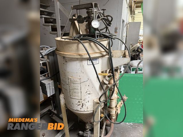 Lot 30-10801 - 1996 schmidt 6.5  PMB COMMERCIAL/INDUSTRIAL  MULTI MEDIA BLASTER   GREAT SHAPE  6.5 CU FT MEDIA TANK