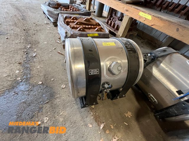 Lot 30-464 - (1) DTNA 60 Gallon aluminum fuel tank with straps.  Came of Western Star Used 1 time