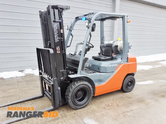 Lot 30-298 - 2016 Toyota 5,000lbs Capacity Pneumatic Forklift - See Video for Operation