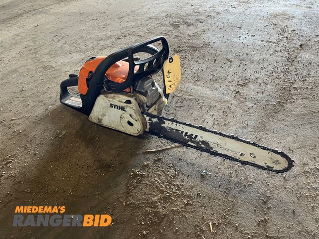Lot 30-4033 - 1 Stihl MS211C Portable Gas Powered Recoil Start Chainsaw Runs and operates, may need the carb cleaned. Municipality owned.
