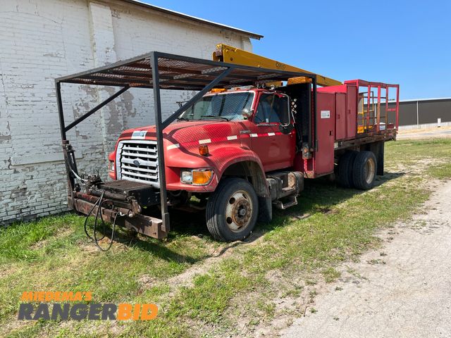 Lot 30-3973 - 1998 Ford F800 with a 5.9L L6 DIESEL engine. Boom Truck / Bucket Truck / Aerial Bucket Truck