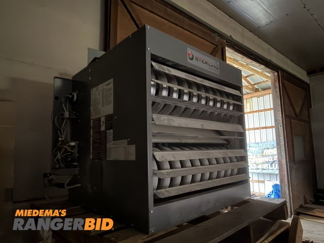 Lot 30-5734 - (1) Sterling, model XF250, 125,000 BTU/HR, natural gas furnace, S/N 823019144900009008.