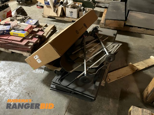 Lot 30-2792 - GM 6.5" Tonneau Cover Tonneau Cover, comes with new rails, the cover itself has hail damage