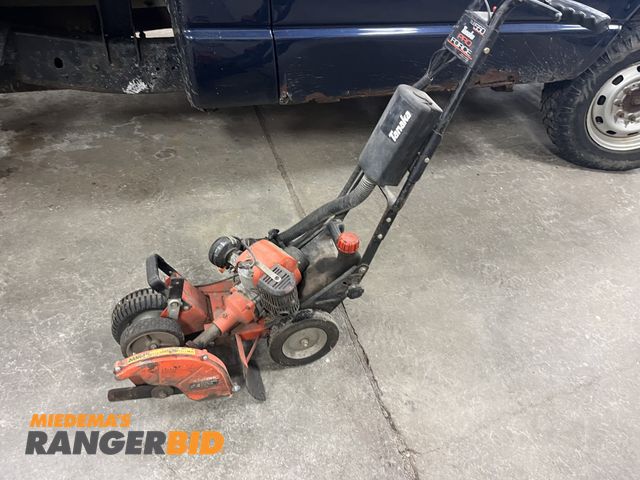 Lot 30-4916 - Tanaka TLE-550 Gas Powered Recoil Start Edger