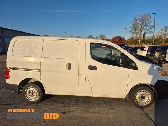 Lot 30-JX145 - 2018 Nissan NV200 Cargo Van FWD 2018 Nissan NV200 with 260,000 miles. Runs and drives. Has check eng...