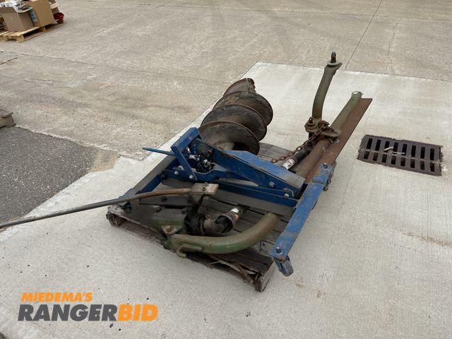 Lot 30-1717 - PTO powered auger and  Clutch Jack with no adapters