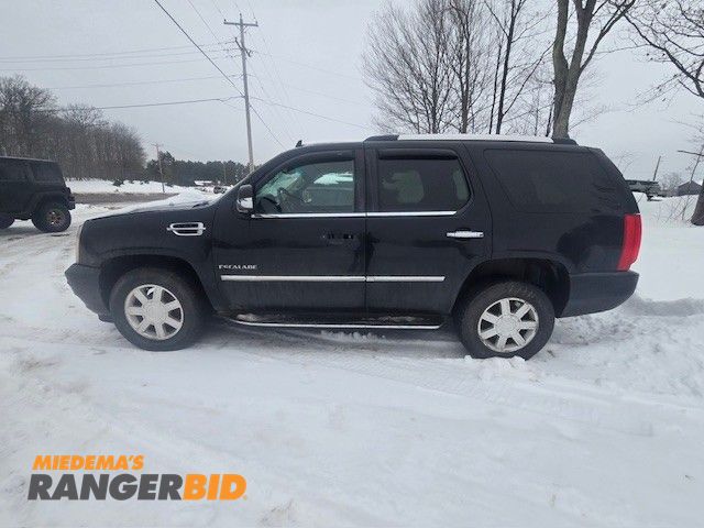 Lot 30-5885 - 2011 Cadillac Escalade SUV