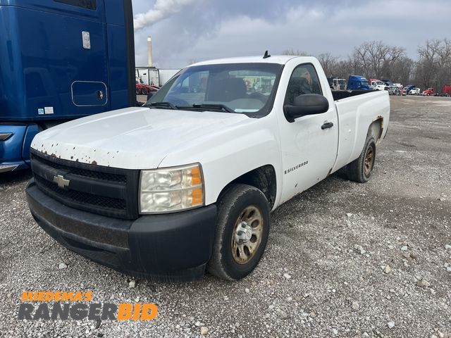 Lot 30-JX6 - 2007 Chevrolet 1500 Regular Cab Long Box Pickup Truck RWD 2007 Chevrolet Silverado 1500 longbox with...