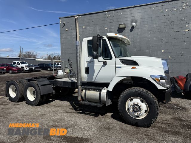 Lot 30-11089 - 2009 International Workstar 7400 6x4 Tractor with 57,620 miles Day Cab