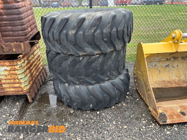 Lot 30-2597 - (3) Loader tires