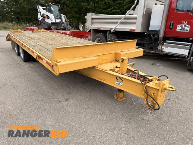 Lot 30-3898 - 1997 Trail King TK Equipment Trailer Flat Bed Trailer