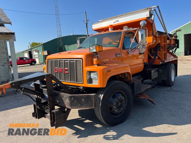 Lot 30-3948 - 1999 GMC C7H042 with a 7.2L L6 TURBO DIESEL engine. C8500 Regular Cab Plow Truck