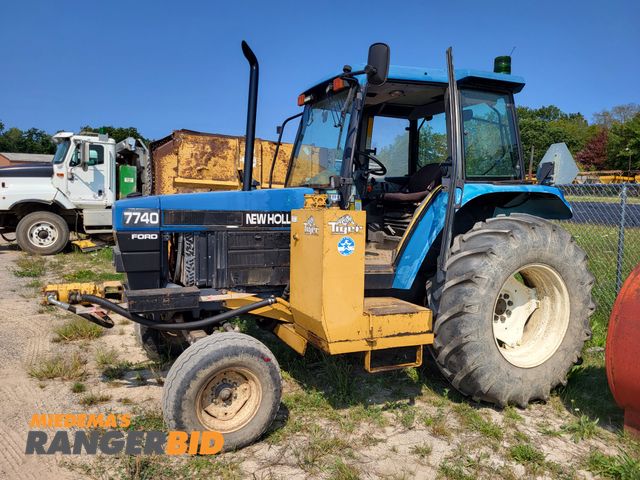 Lot 30-415416 - New Holland / Ford 7740 SN:079765B Tractor