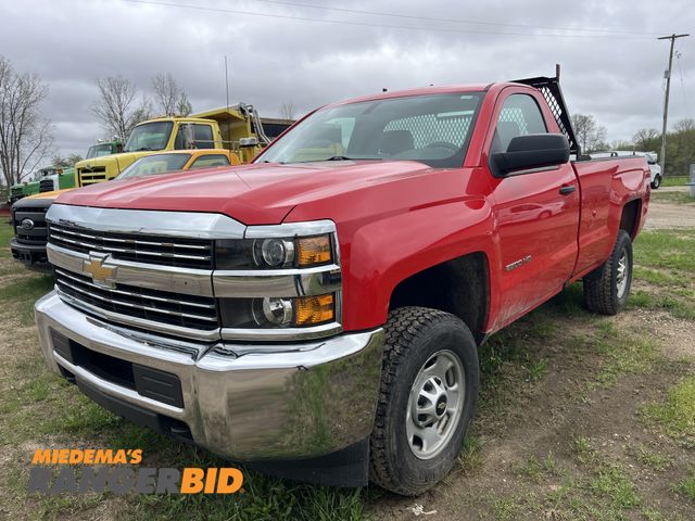 Lot 30-4711 - 2016 Chevrolet Silverado 2500 Long Box Pickup Truck RWD