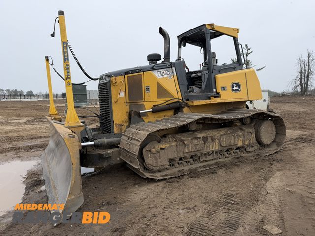 Lot 30-5889 - 2013 Deere 750K LGP Dozer Open Rops, 12’ 6-way blade, 34” track pads, 118” track width, Trimble GPS ...