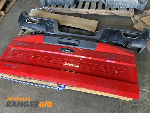Lot 30-1127 - 2022 Ford F-250 Tailgate, Rear Bumper