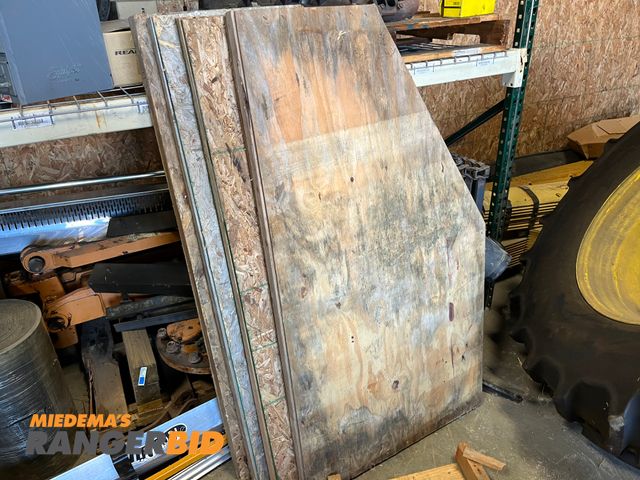 Lot 30-3520 - 4 2022 John Deere 6120M Glass still in the box