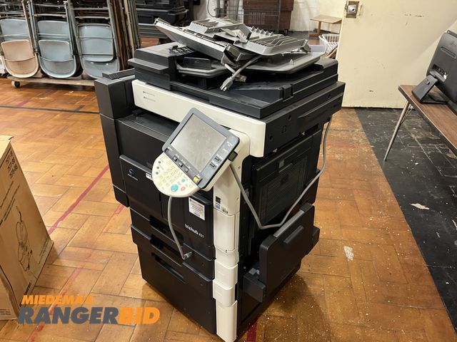 Lot 30-2074 - Konica Minolta Bizhub 421 Printer/Copier/Scanner