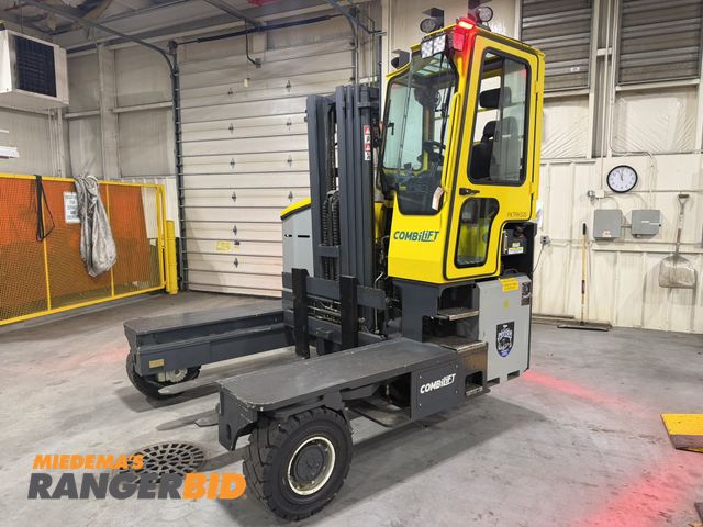 Lot 30-5051 - 2023 CombiLift C100000 XLE  Forklift Electric Multi-Directional Forklift, 3 in 1 – Counterbalance, S...