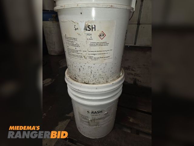 Lot 30-5018 - 2 5 gallon buckets of Smash heavy duty degreaser
