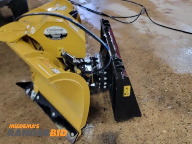 Lot 30-10174 - Horst Welding HLA Snow SB3600 V Quick attach snow plow