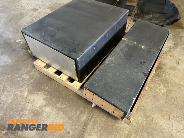 Lot 30-3755 - SUV / Truck Storage units