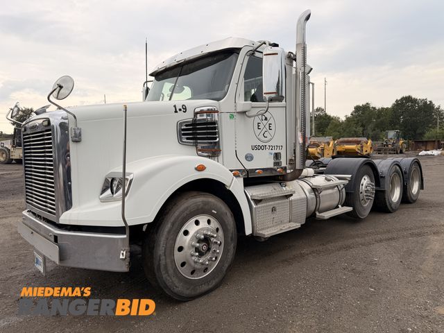 Lot 30-3299 - 2014 Freightliner Coronado 122 8x4 with a 15.6L L6 DIESEL engine. Day Cab Semi Truck