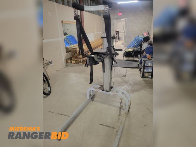 Lot 30-3506 - Linak Lift Gait LP2-5.6-600BG-24 Patient Lift