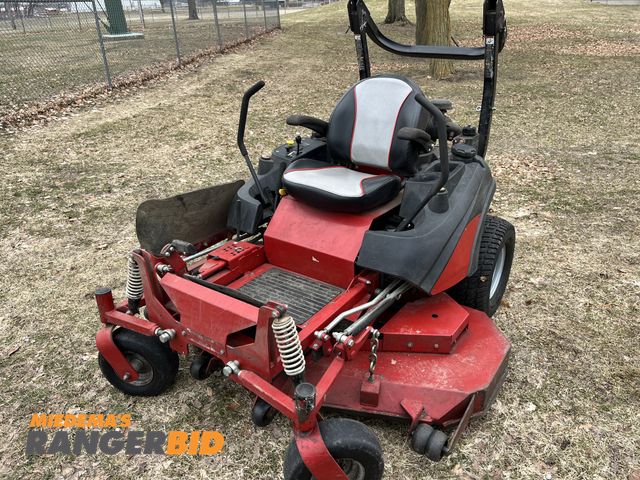Lot 30-4405 - Ferris 60" Zero Turn Riding Lawn Mower