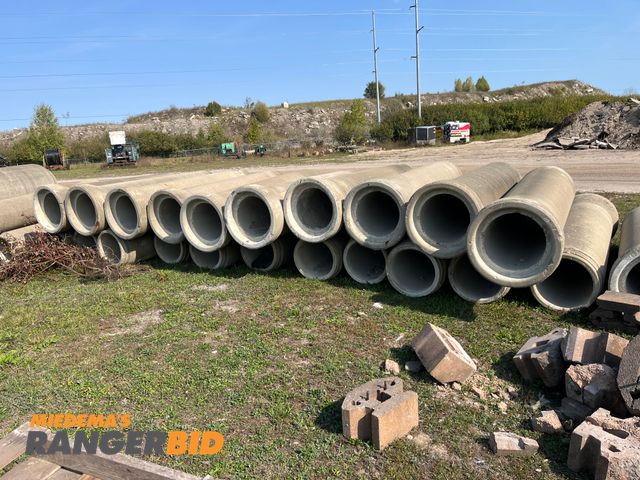 Lot 30-3423 - Lot of (25) 8' Concrete Culverts (3) 15" and (22) 18" Seller will load.