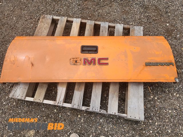 Lot 30-1609 - GMC Tailgate