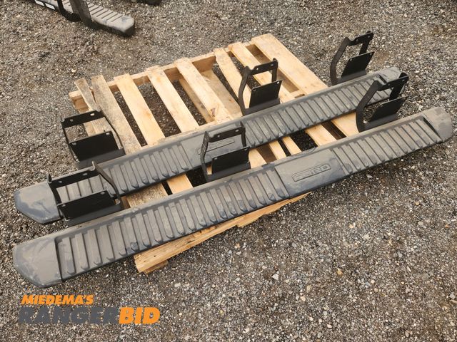 Lot 30-1612 - (1) Set of Running Boards off of 2018 F250 Ext. Cab Short Bed