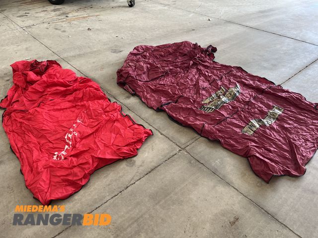 Lot 30-4147 - Lot includes (2) Snap On tool box covers and (1) Ford 6.4L Bra