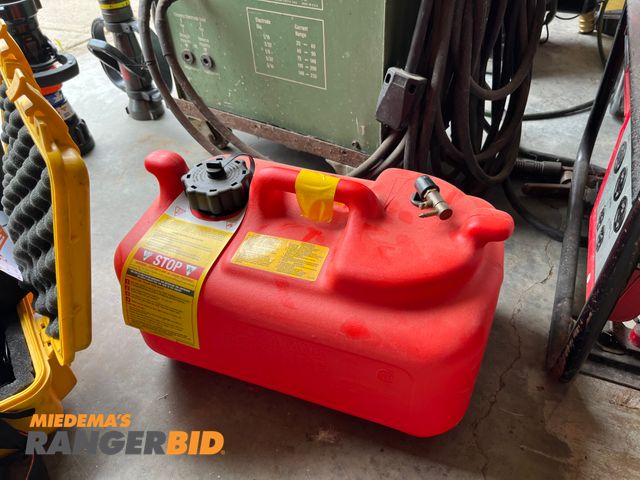 Lot 30-3375 - 1 Boat gas tank. Appears to be new.