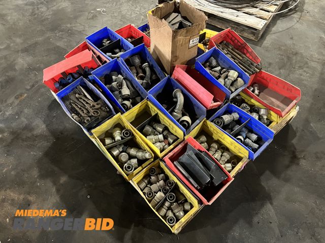Lot 30-1053 - Pallet of hydraulic fittings