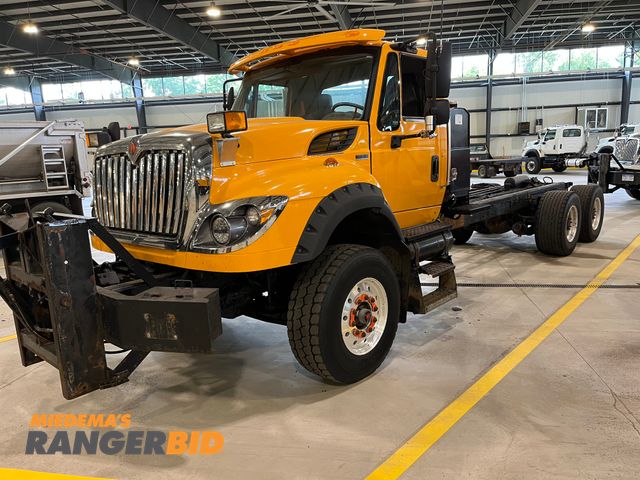 Lot 30-3300 - 2013 International WorkStar 7600 SBA 6x4 with a 13.0L L6 DIESEL engine. Dump Truck