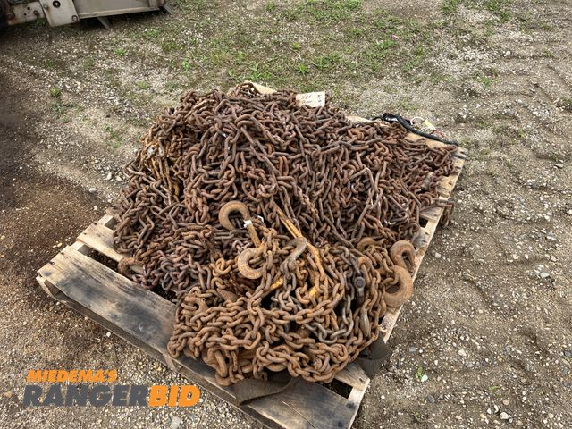Lot 30-4195 - Pallet of tire chains with hooks Metal