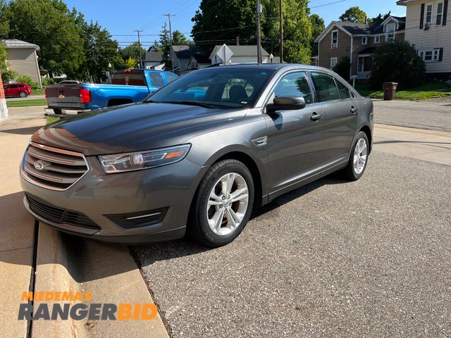 Lot 30-3329 - 2015 Ford Taurus with a 3.5L V6 DOHC 24V engine. SEL Sedan AWD