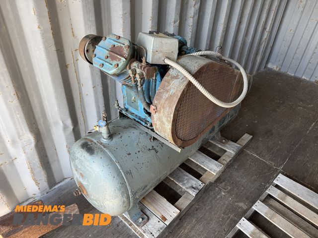 Lot 30-10597 - Ingersoll-Rand Type 30 Model 253D5 Ingersol-Rand 253D5 Type 30 Commercial Air Compressor. Motor is a...