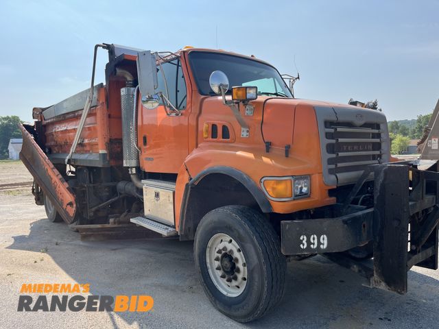 Lot 30-1058 - 2006 Sterling LT9500 6X4 with a 12.5L L6 DIESEL engine. Dump Truck