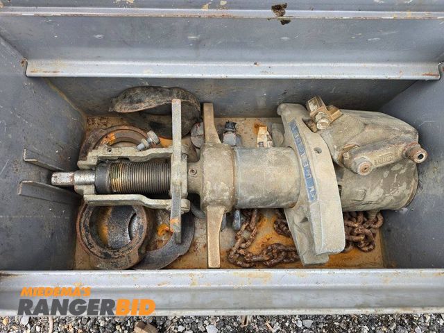 Lot 30-10328 - Mueller B-101 Drilling and Tapping Machine Electric Powered Please NOTE......This is manual and NOT ...