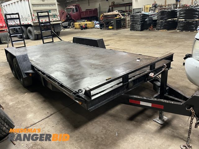 Lot 30-4285 - 2004 Sure-Trac Flat Bed Trailer