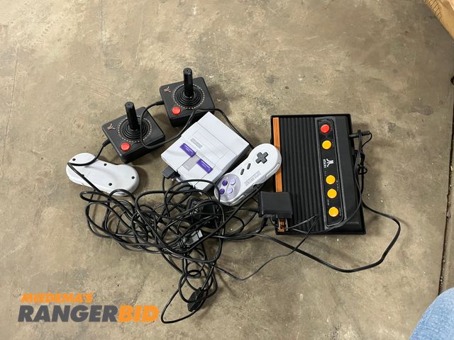Lot 30-2450 - Nintendo , Atari Plug and play Gaming systems