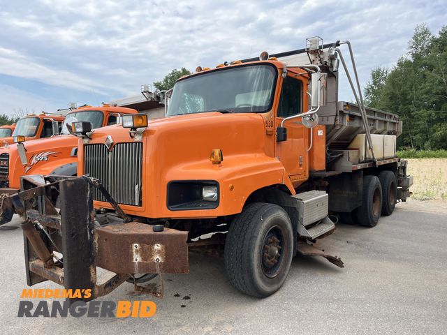Lot 30-515 - 2004 International 5600i 6X4 with a 14.9L L6 DIESEL engine. Dump Truck