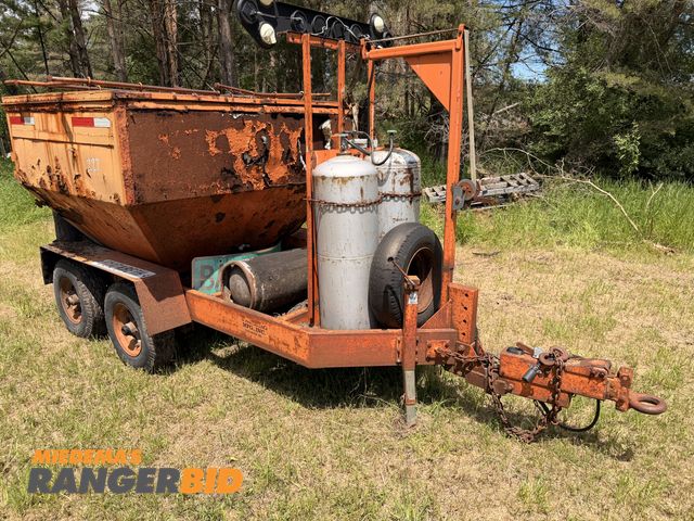 Lot 30-3955 - Spaulding Hot Patcher / Hot Patch Box