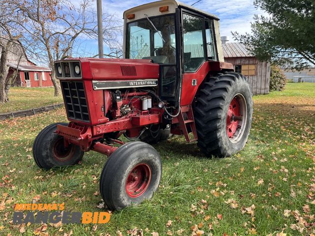 Lot 30-2010 - International F-1086 Tractor