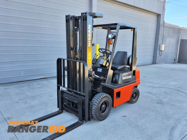 Lot 30-268 - Nissan 3,000lbs Capacity Pneumatic Forklift - See Video for Operation